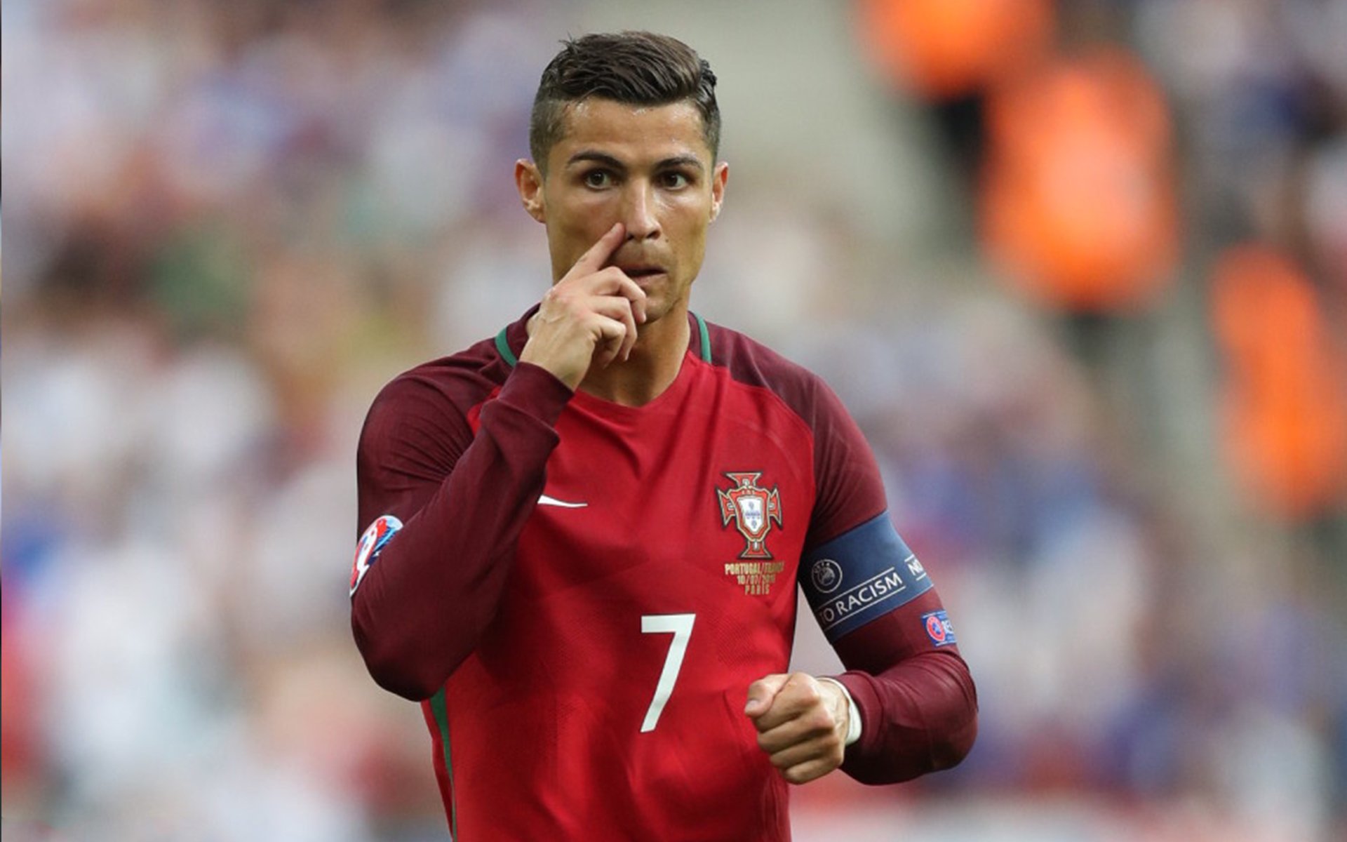 足球的社会影响：平衡竞技与娱乐的艺术，足球反映社会